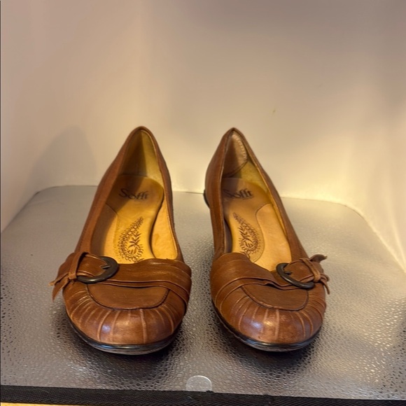 Sofft Brown Leather Heels with Classic Design - Picture 1 of 10